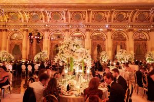 Guests dining during reception at this classic autumn wedding at The Plaza in NYC | Photo by Christian Oth Studio