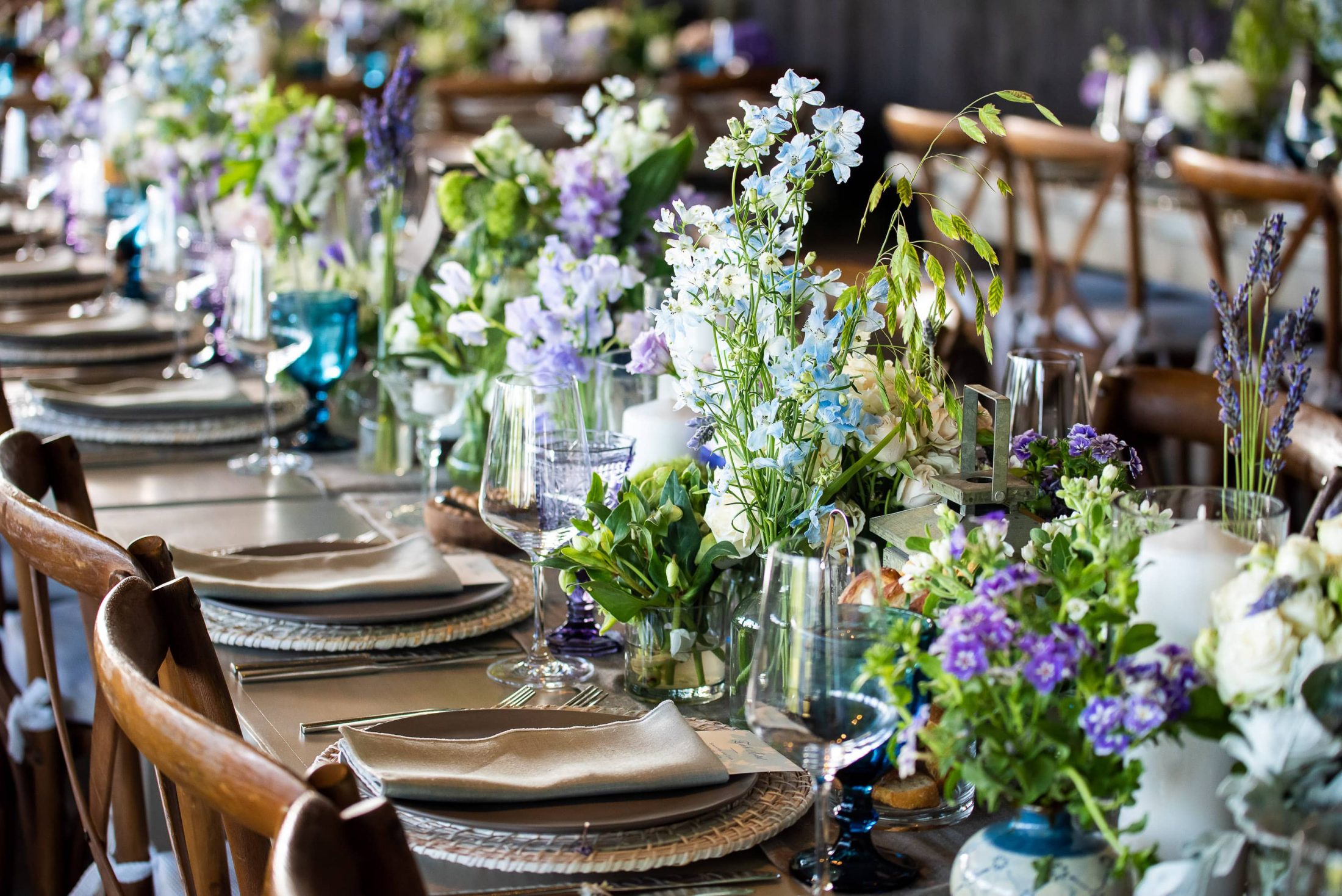 Table and floral decor at this Hamptons wedding weekend held at The Parrish Museum | Photo by Roey Yohai Studio