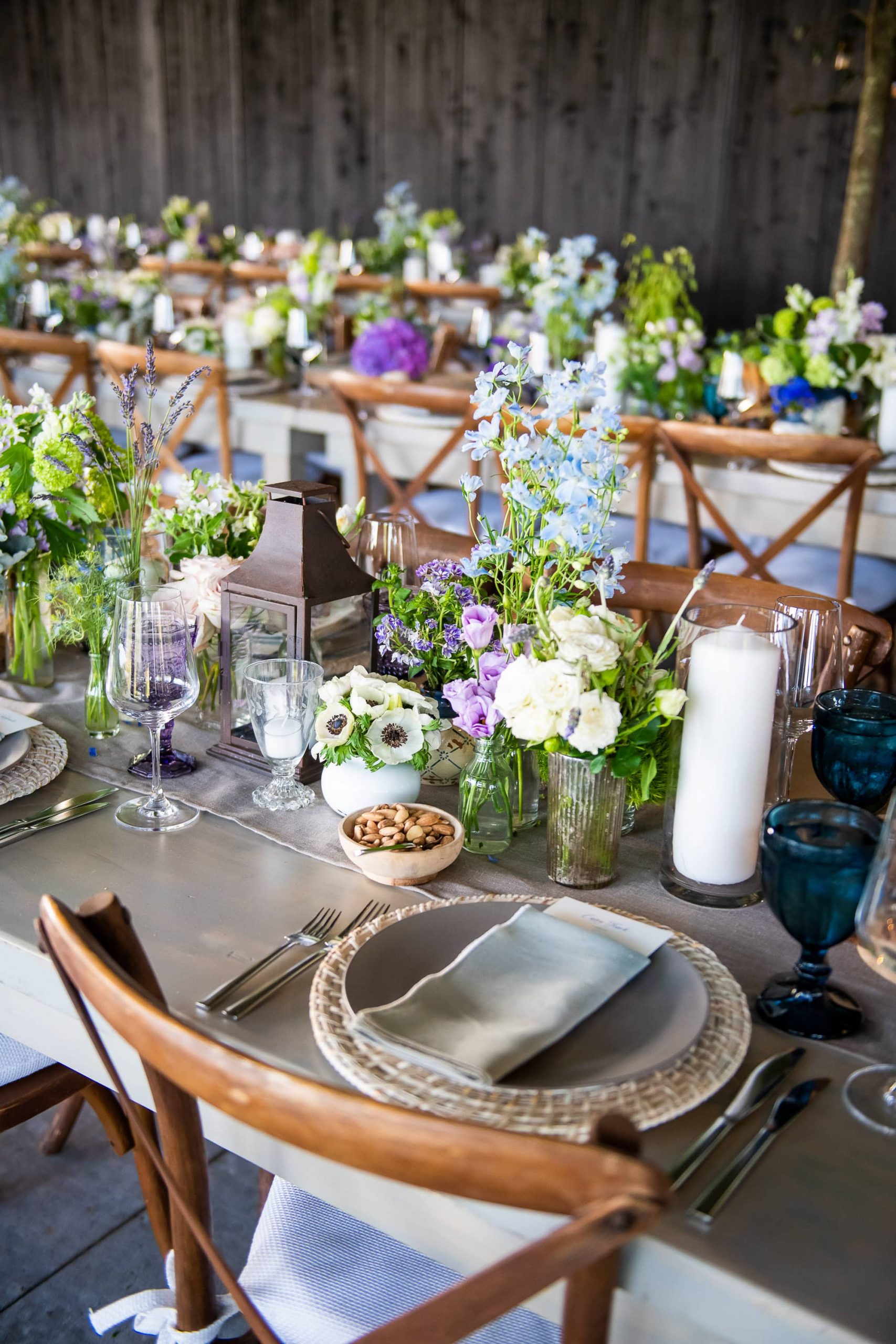Table and floral decor at this Hamptons wedding weekend held at The Parrish Museum | Photo by Roey Yohai Studio