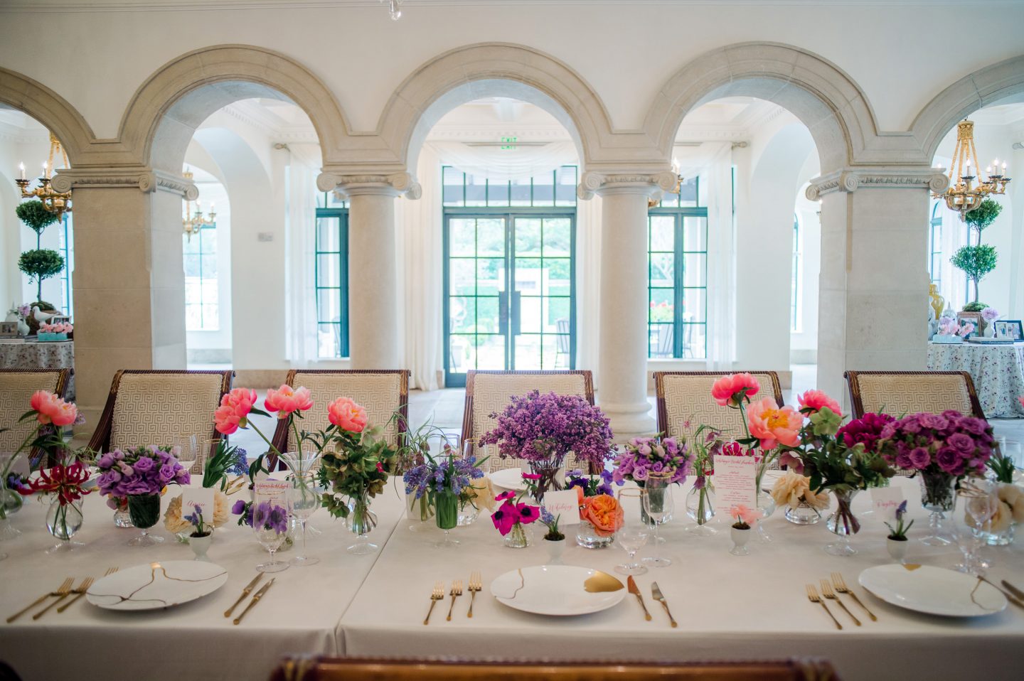 Floral table decor at Sea Island wedding weekend in Georgia, USA | Photo by Liz Banfield